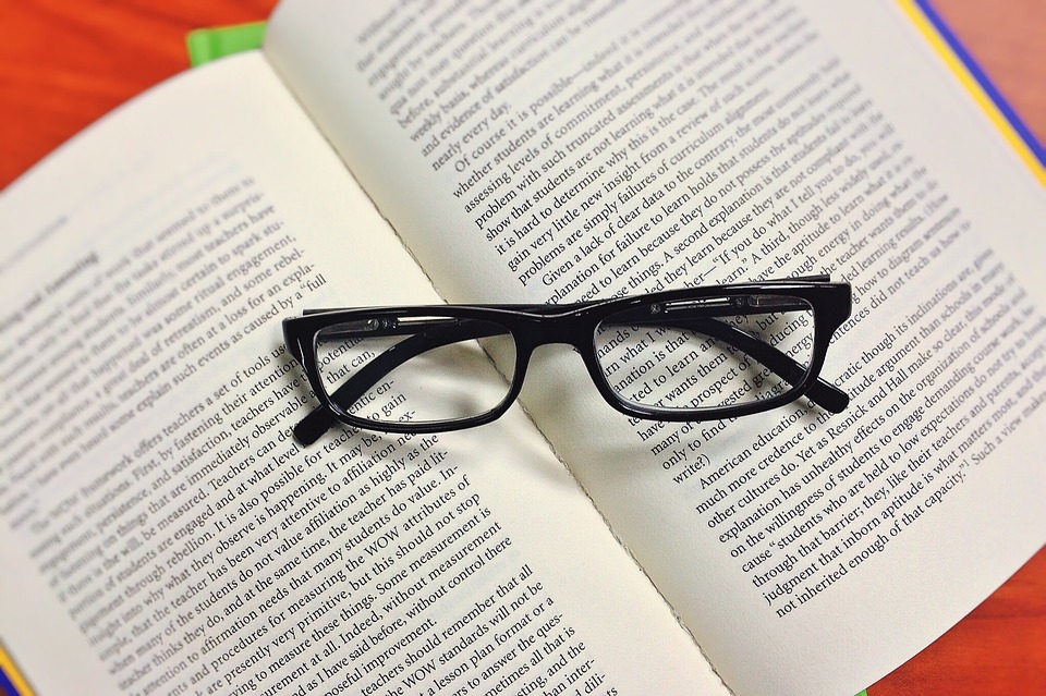 Зачем нужны очки для чтения?